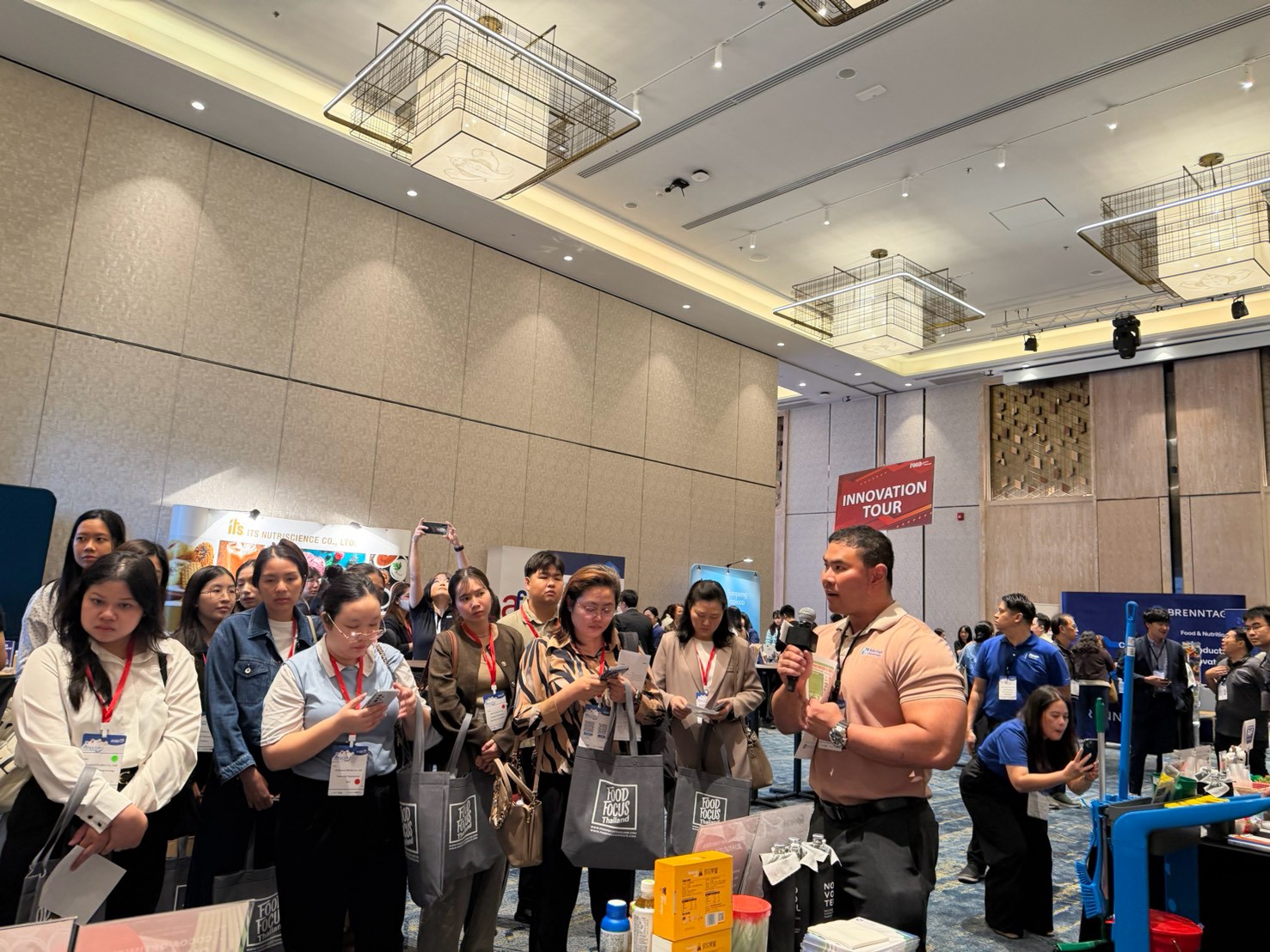 Innovation Tour at Chaipattana Solution Booth ทีมงาน Chaipattana Solution นำเสนอผลิตภัณฑ์และ Ingredient Solutions แก่ผู้เข้าร่วม Innovation Tour ในงาน Food Focus Thailand 2026